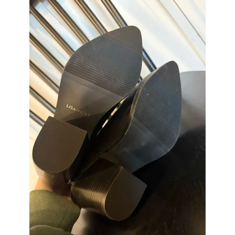 Lisa Vickey Mae leather black point toe boot size 6